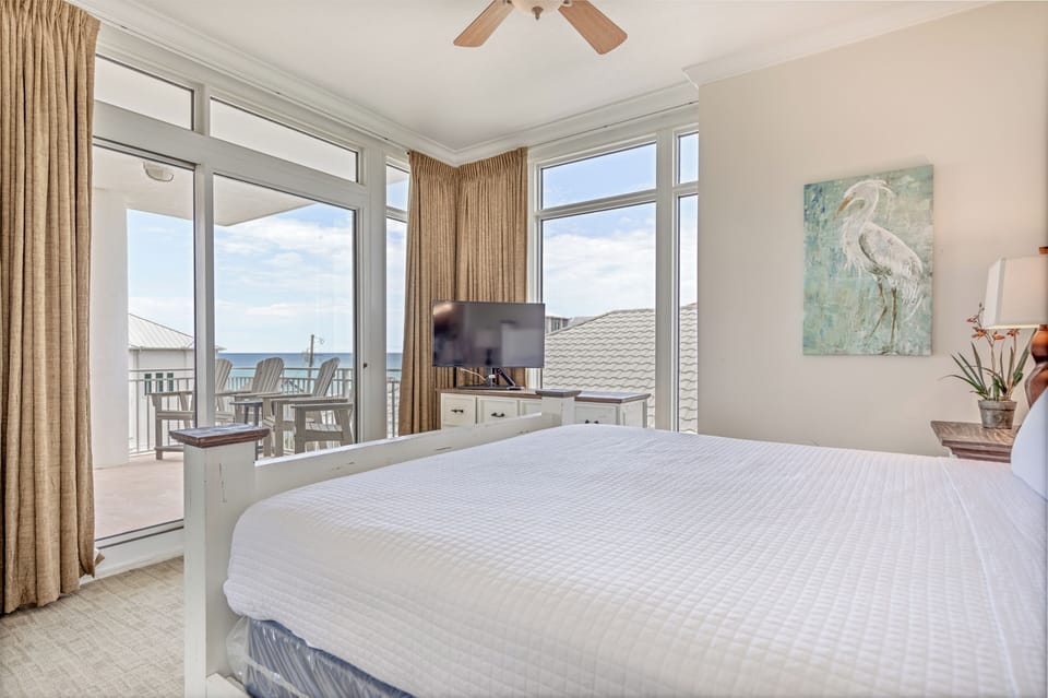Gulf front master bedroom.