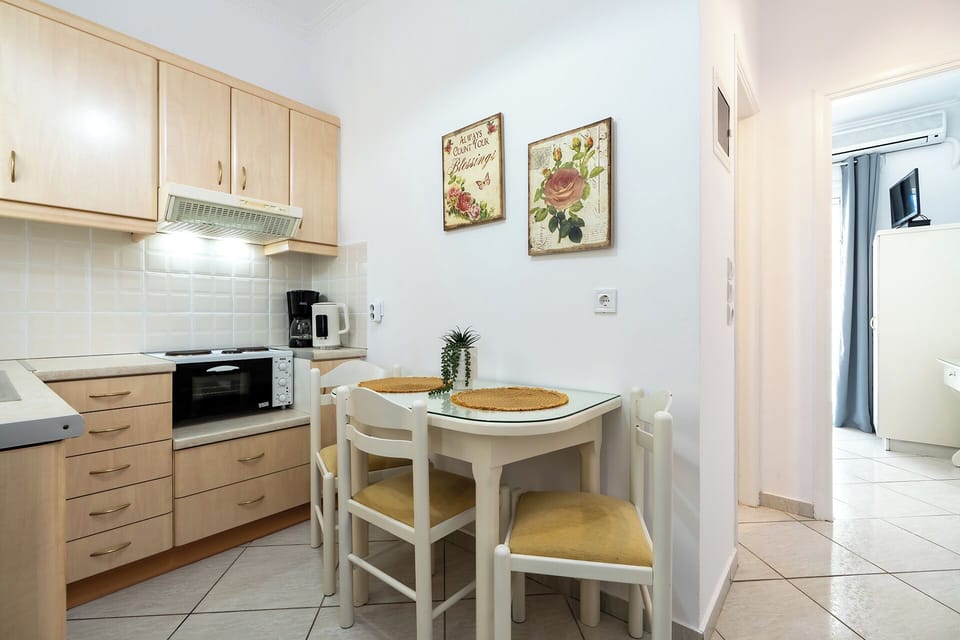 Apartment | Private kitchen | Cookware/dishes/utensils