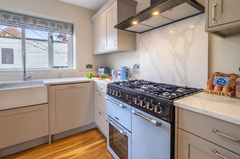 Ground floor: Kitchen with range cooker