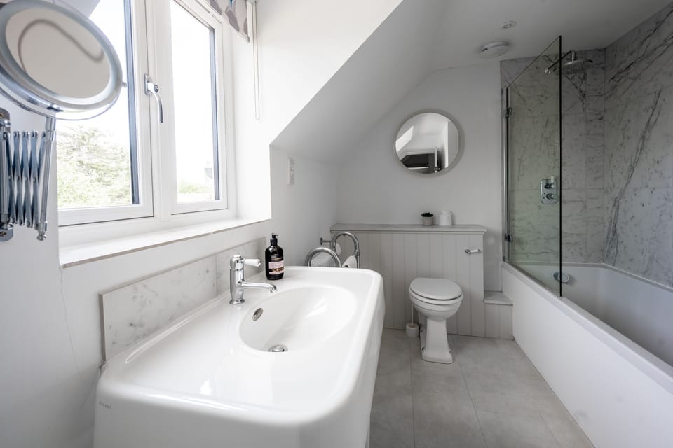First floor: Family bathroom