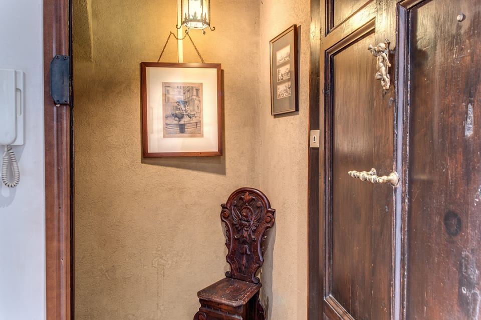 Entrance door 