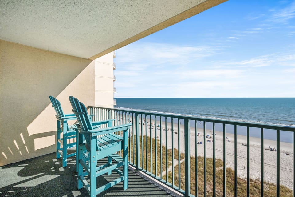 Sit down with your favorite drink while watching the wave.