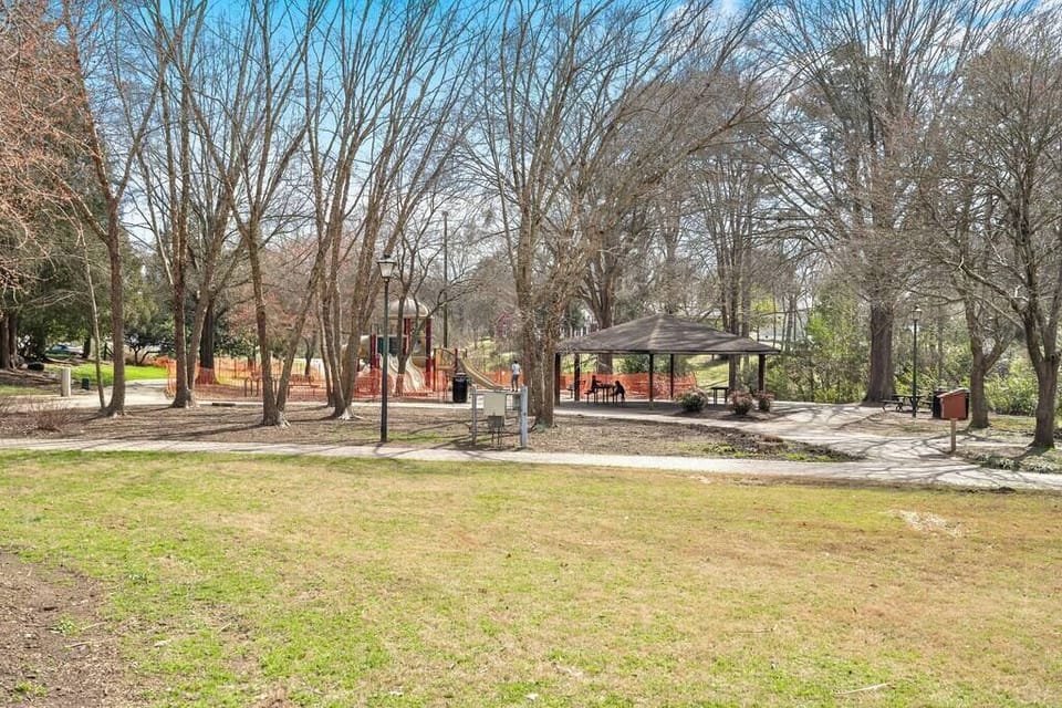 Neighborhood park (Jetton Park )and Ramsey Creek are nearby and fun to explore)