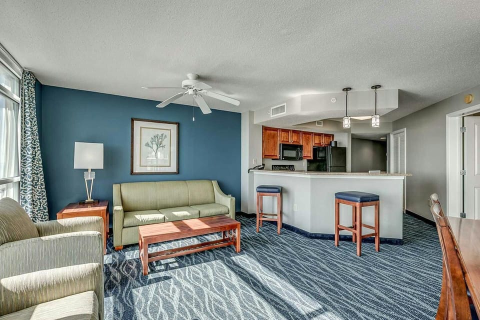 Spacious living room 