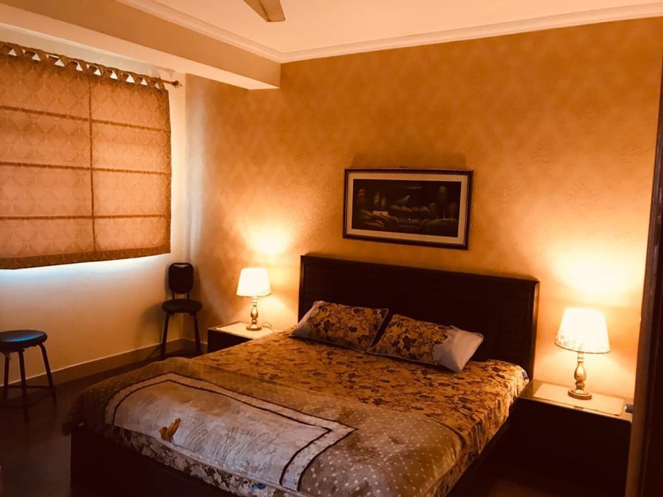 2 Bed Flat - Sleeps 6 - Pets - Parking - Wifi Apartment in Lahore