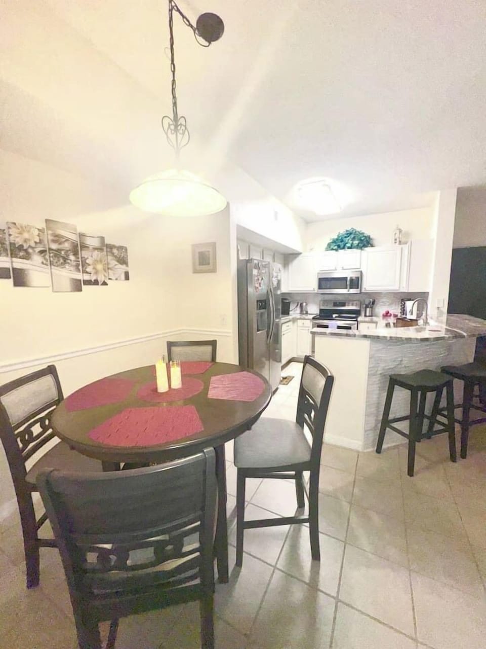 Dining area next to the kitchen