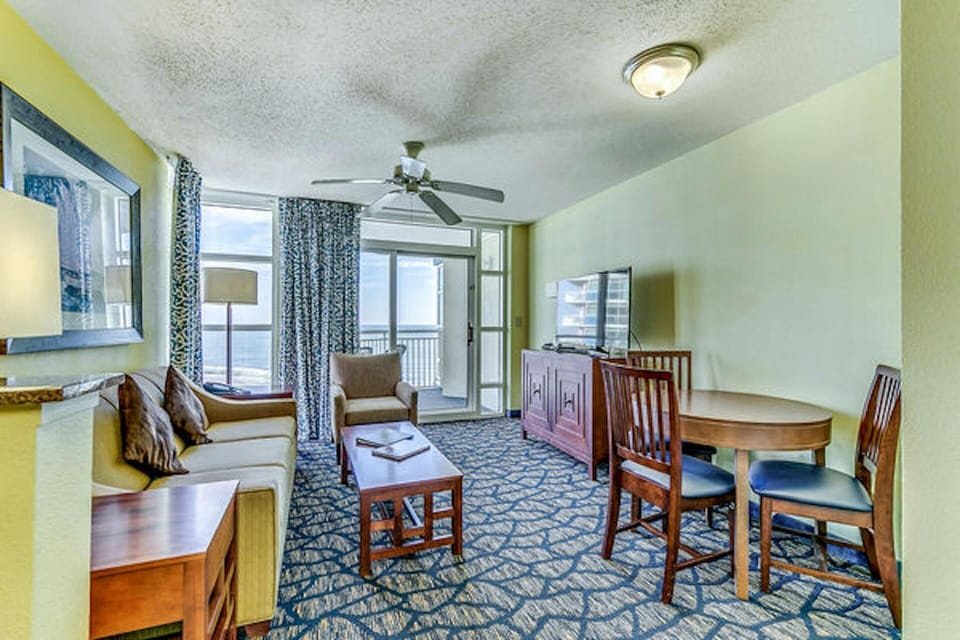 Clean, beautifully appointed condo 