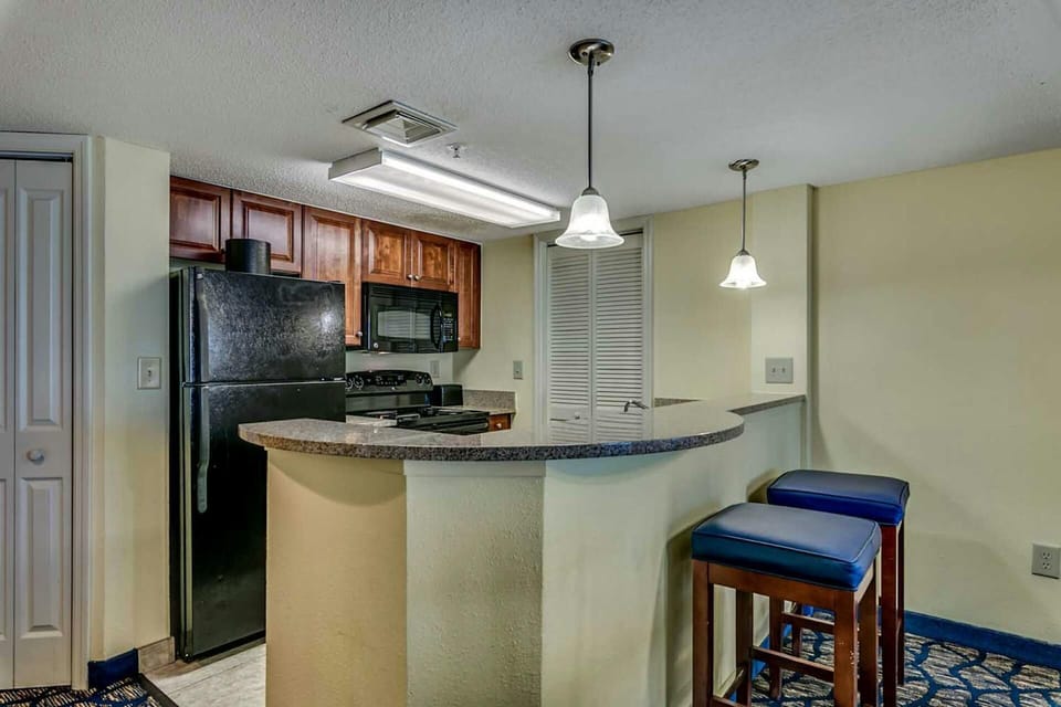 Full kitchen for all your cooking needs 