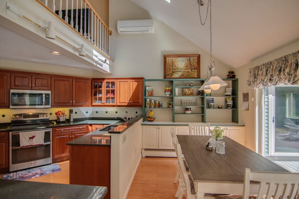 Kitchen and dining (seats 6)