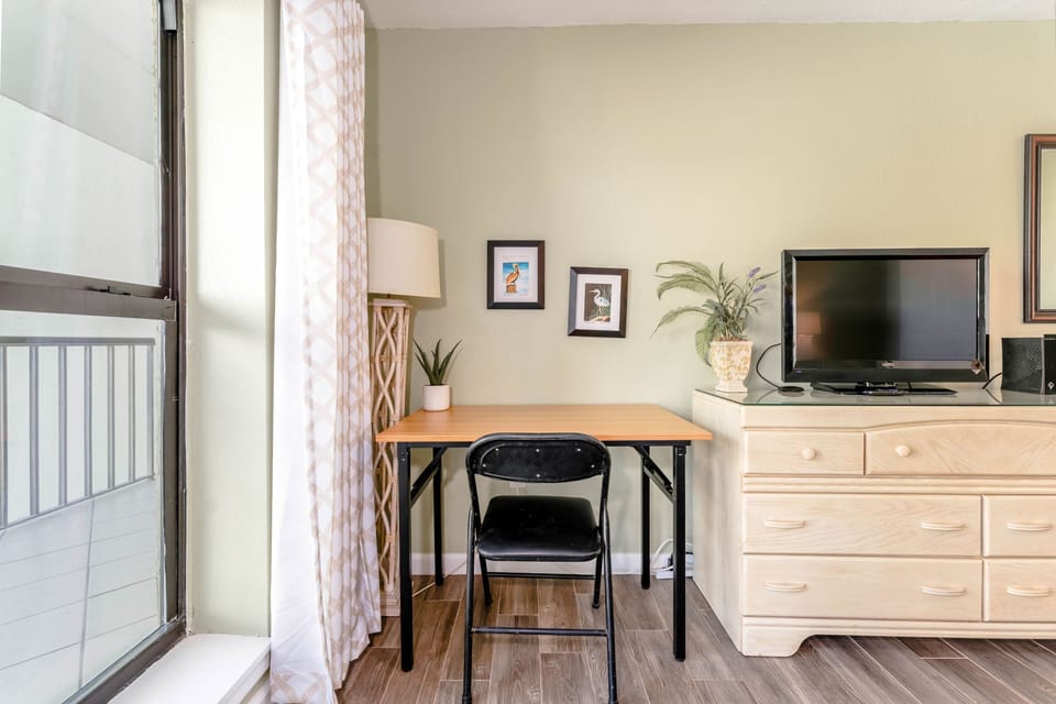 Imagine a beachside temporary office like this! There's no better place to catch up on your emails than here!