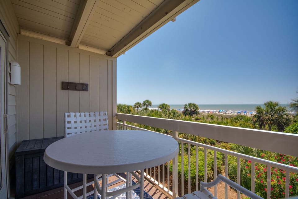 Expansive direct ocean views