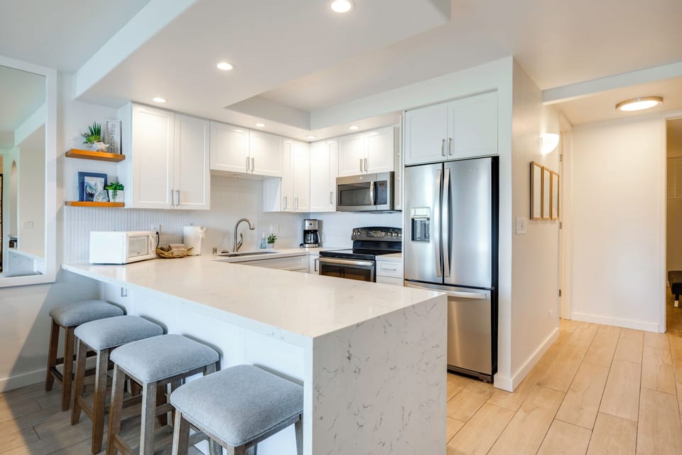 Kitchen | Fully Equipped | Cooking Basics | Trash Bags & Paper Towels