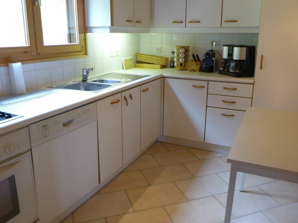 Cabinetry, Tap, Kitchen Sink, Countertop, Furniture, Property, Sink, Drawer, Kitchen, Wood