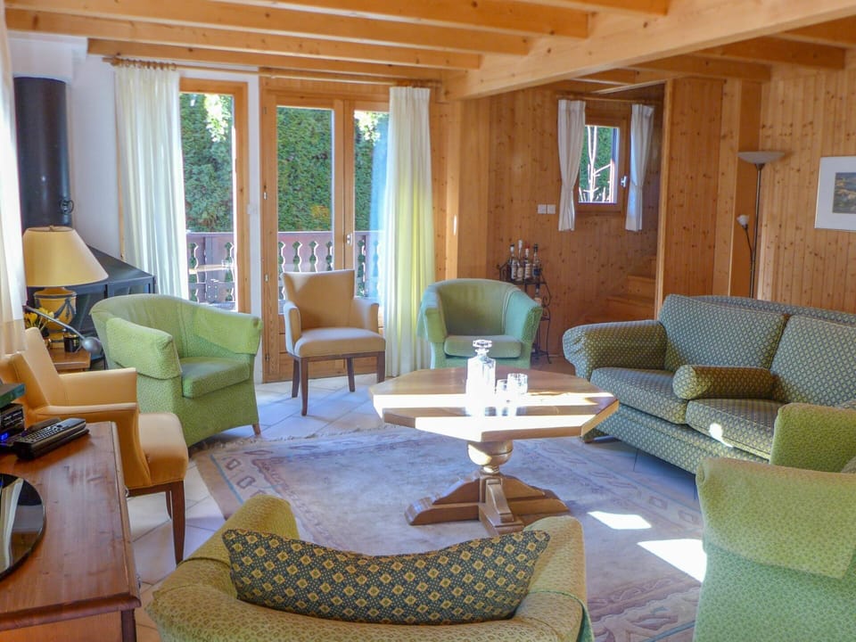 Table, Furniture, Couch, Property, Window, Interior Design, Living Room, Comfort, Floor, Chair