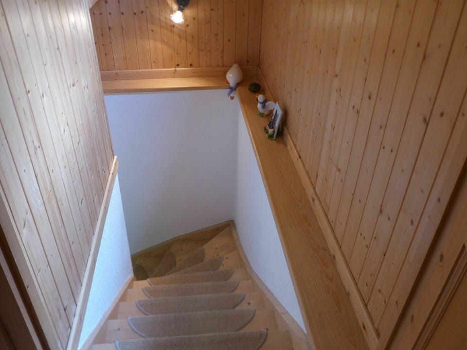 Brown, Property, Wood, Stairs, Floor, Building, Wood Stain, Wall, Hardwood