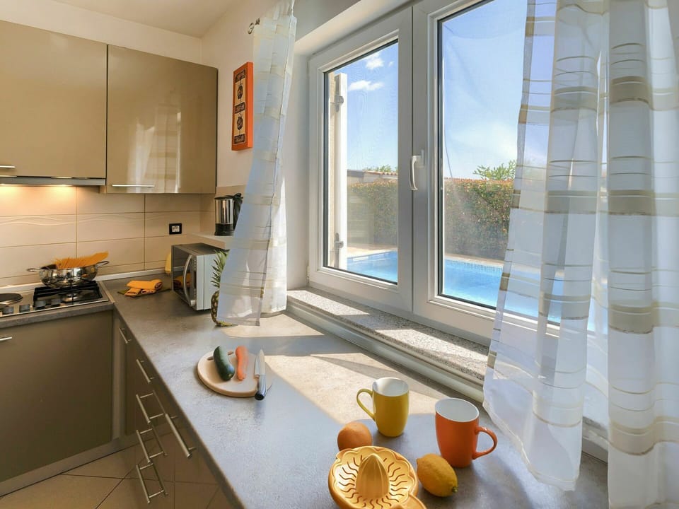 Property, Window, Countertop, Wood, Building, Cabinetry, Lighting, Interior Design, Architecture, Kitchen Appliance