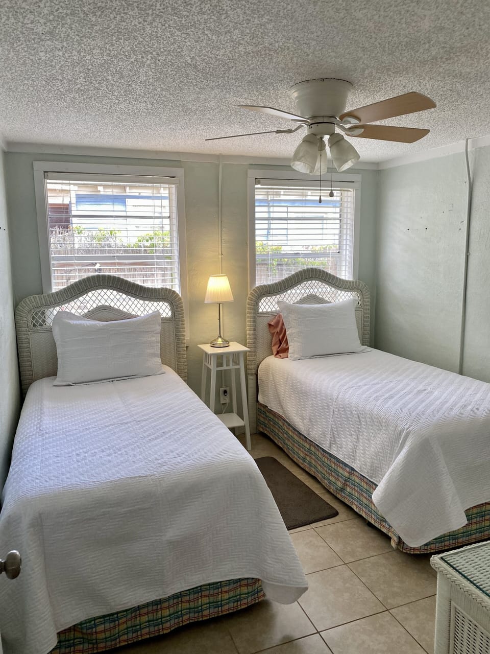 Twin room Unit B