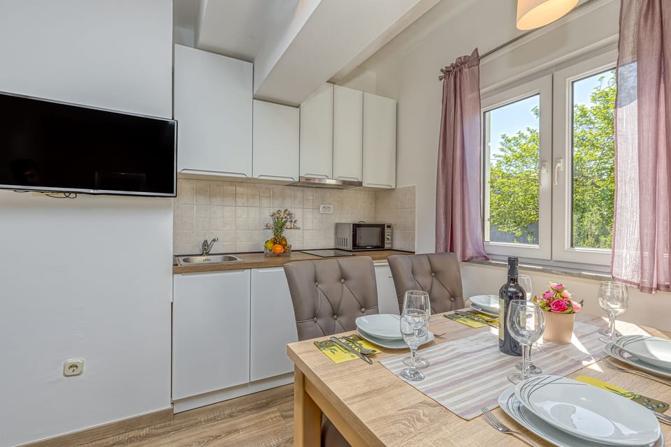 Kitchen and dining area