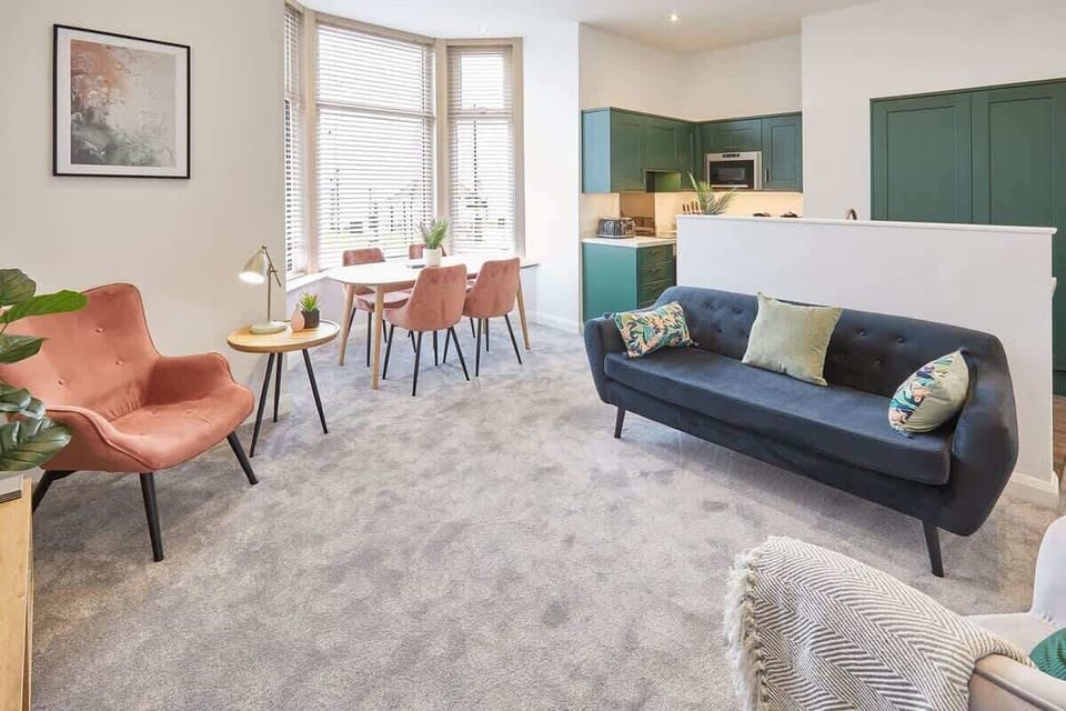 Beach View, Whitby - Host & Stay