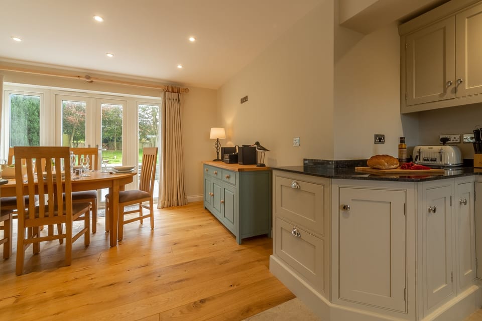 Ground floor: Open-plan kitchen dining area