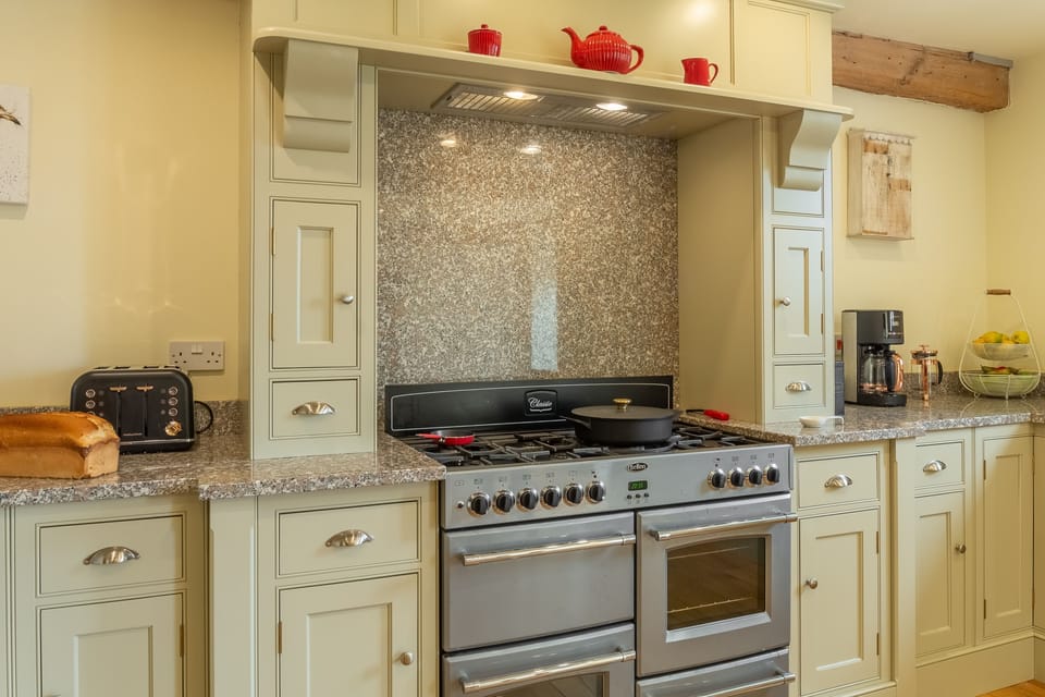 The Big Barn, Snettisham: Well-equipped kitchen with range cooker