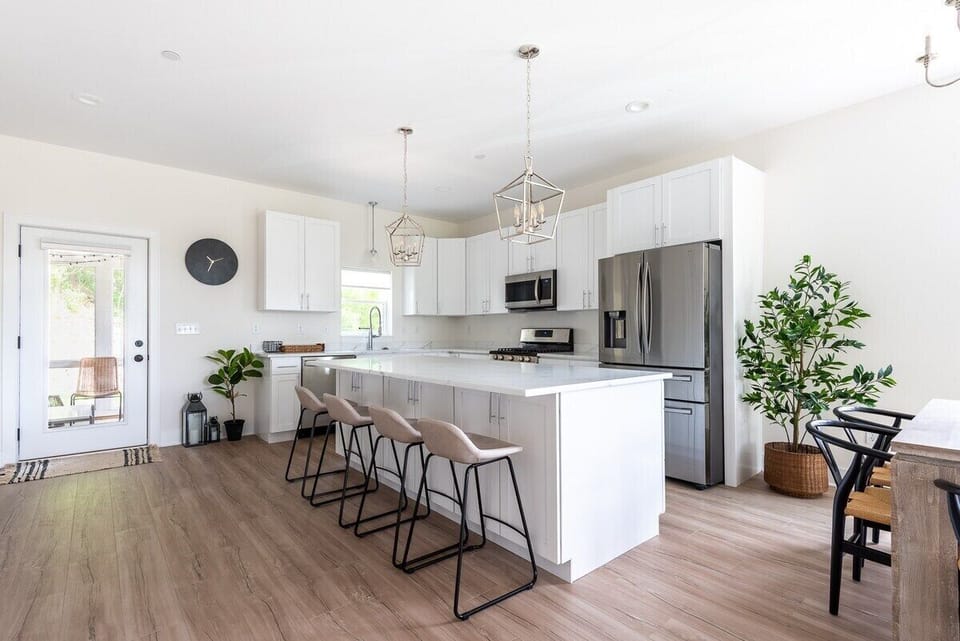 Stainless steel appliances, island with seating