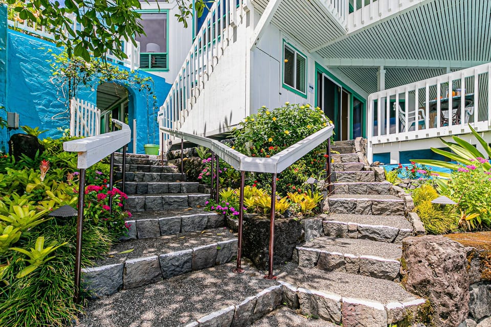Like Mediterranean cliff properties, Hale Kai has stairs to the