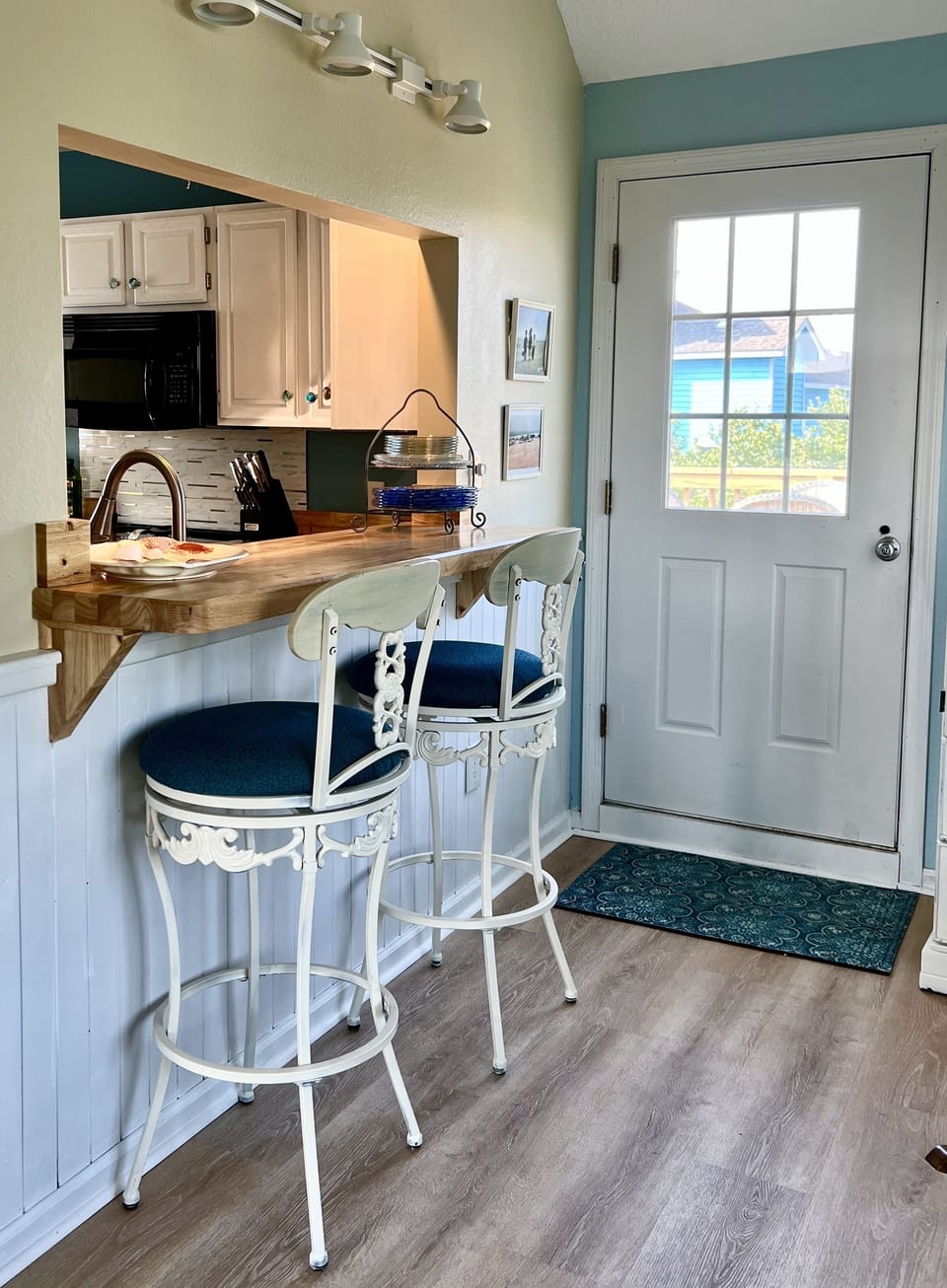 Additional Bar seating 