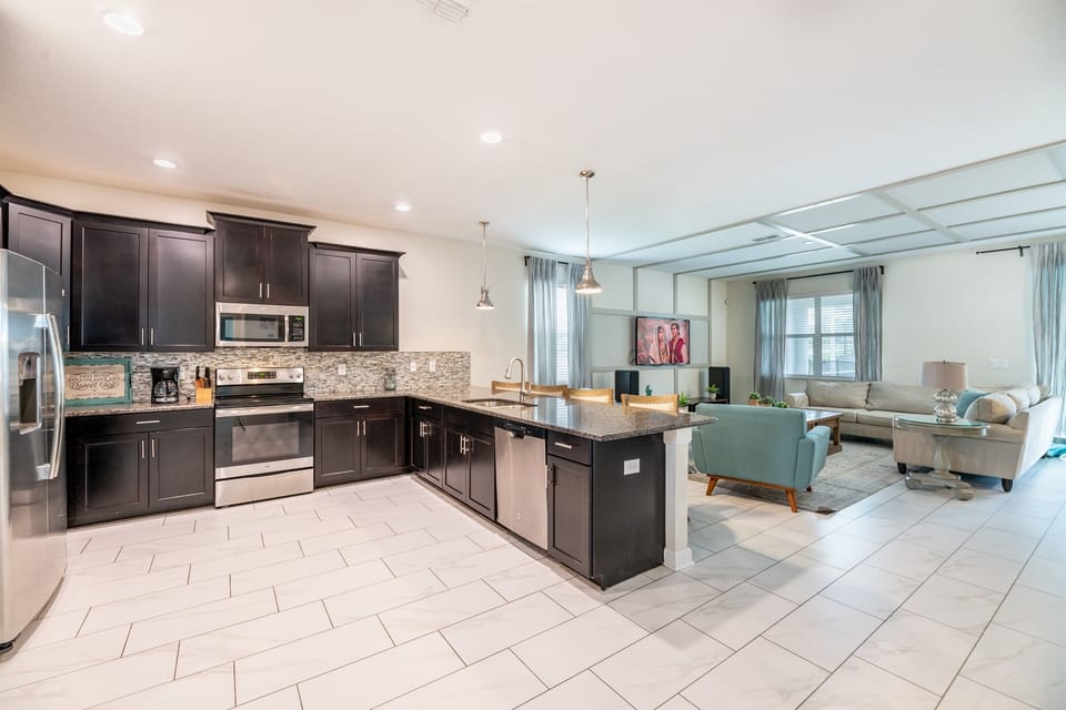 Large and Fully Equipped Kitchen