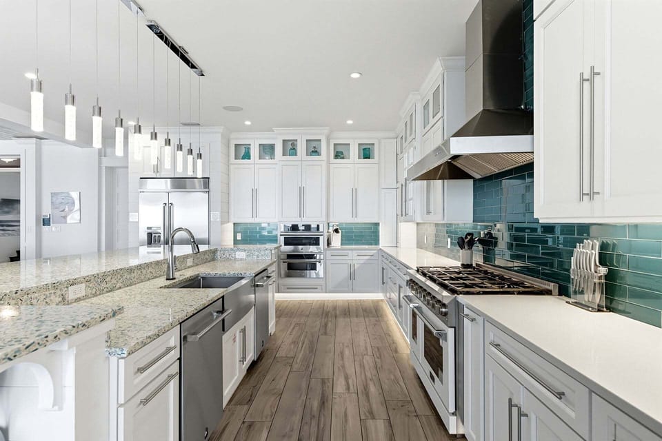 Big House by the Sea - Crystal Beach - Kitchen