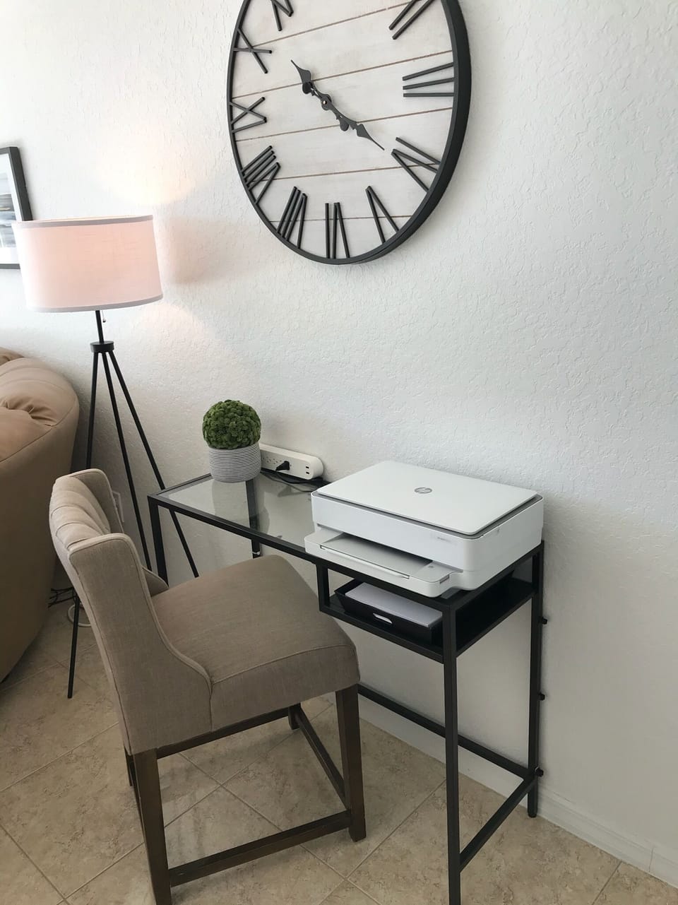 Wireless printer/paper available for guest use