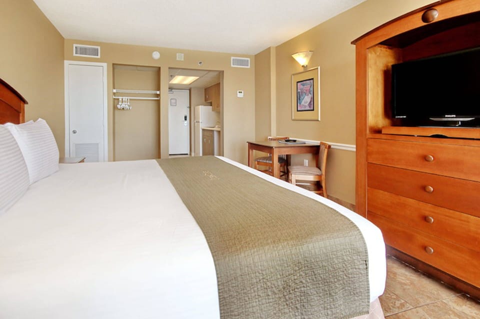 Standard Room, Oceanfront | In-room safe, blackout drapes, iron/ironing board, bed sheets