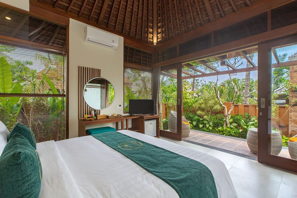 Superior Room | Egyptian cotton sheets, premium bedding, minibar, in-room safe