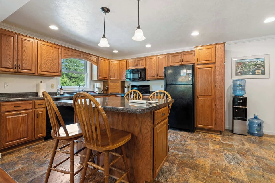 Fully stocked kitchen with all the standards of home