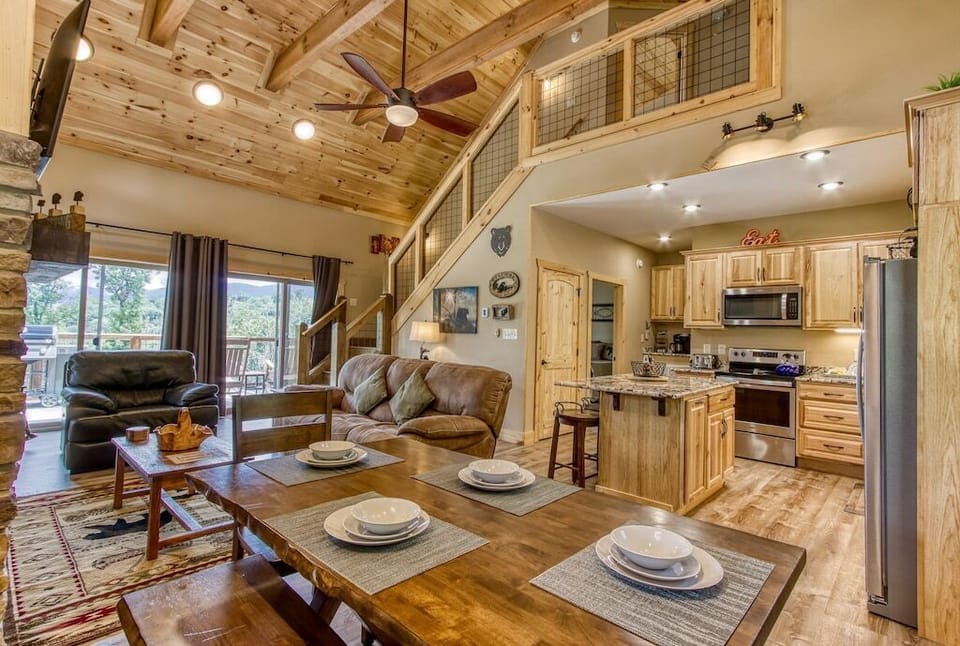 Sunrise Chalet's inviting dining area