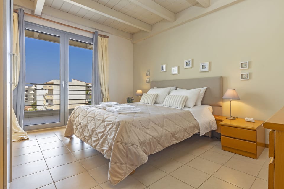 Bedroom , King size bed , City view 