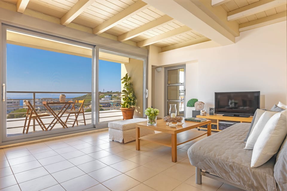 Sea view , Cozy Living room , Dining area , Netflix TV 