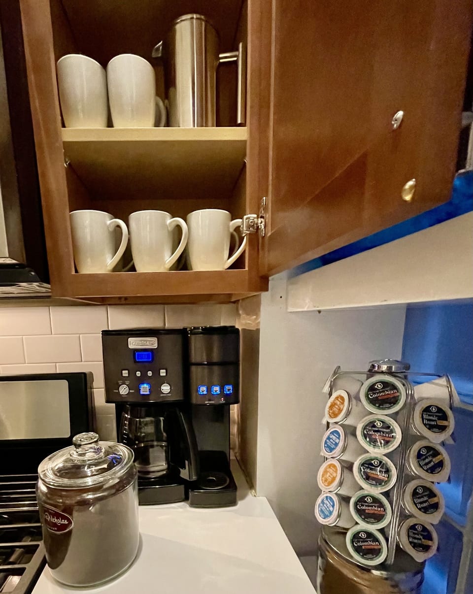 Coffee Staion 
Kcups, Whole Pot 
& French Press 
Papa Nicholas Coffee supplied 