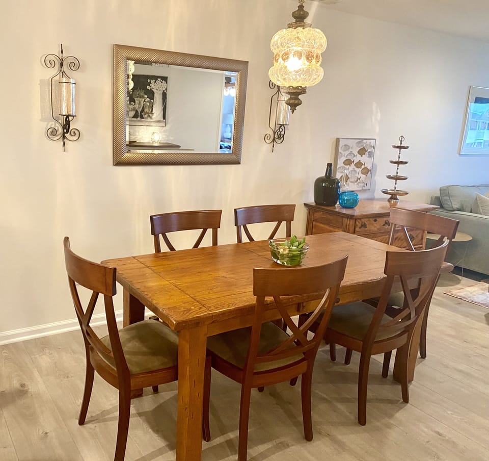 Dining area - set for 6 but there are 2 leaves
