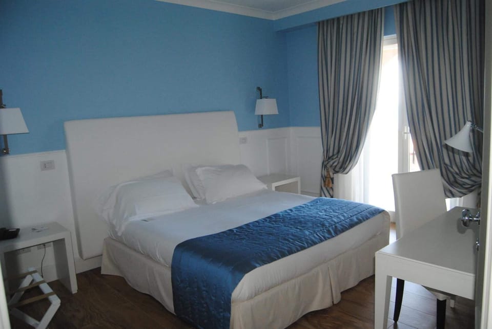 Premium bedding, free minibar items, in-room safe