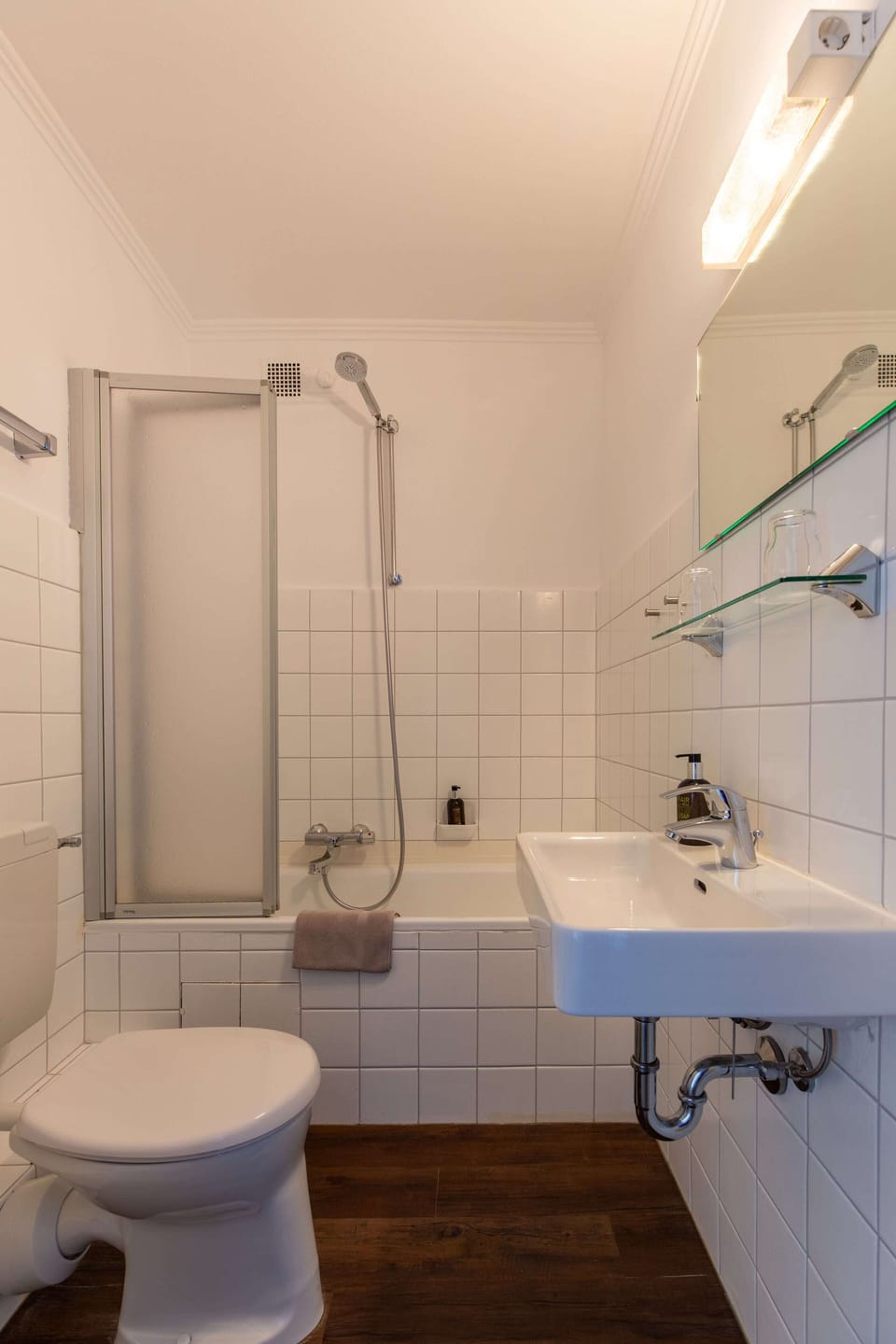 Classic Double or Twin Room | Bathroom | Shower, hair dryer, towels
