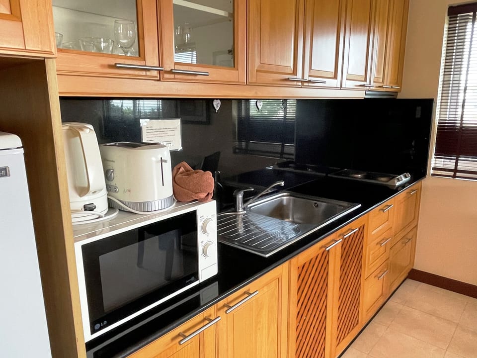 Superior Apartment, 1 Bedroom | Private kitchen | Electric kettle, cookware/dishes/utensils