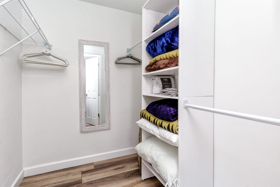 Master bedroom walk in Closet