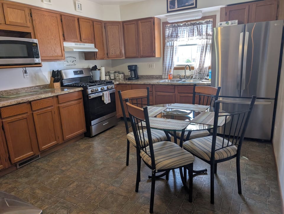 kitchen fully stocked 