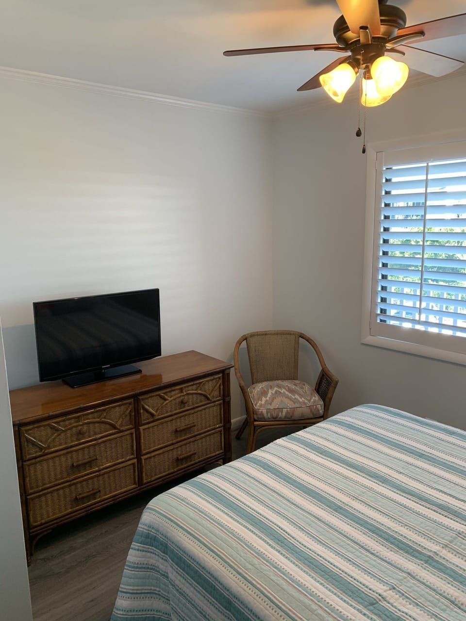 3rd bedroom with queen bed and private half bath