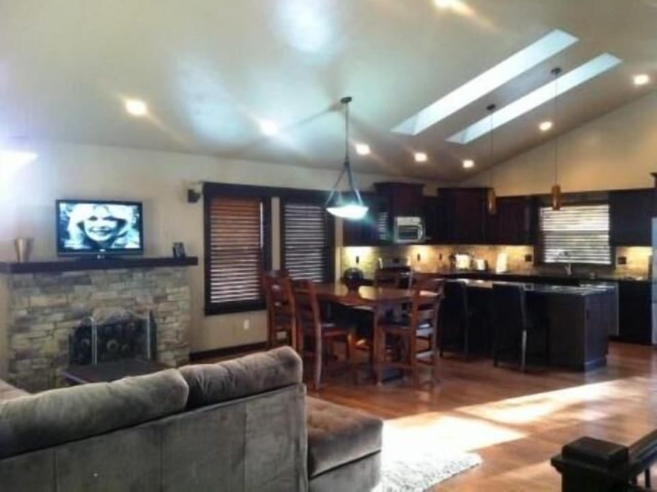 Dining Room/Huge Gourmet Kitchen