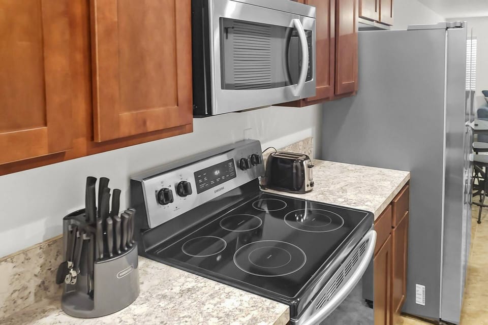 Toaster, Knives, Utensils for cooking