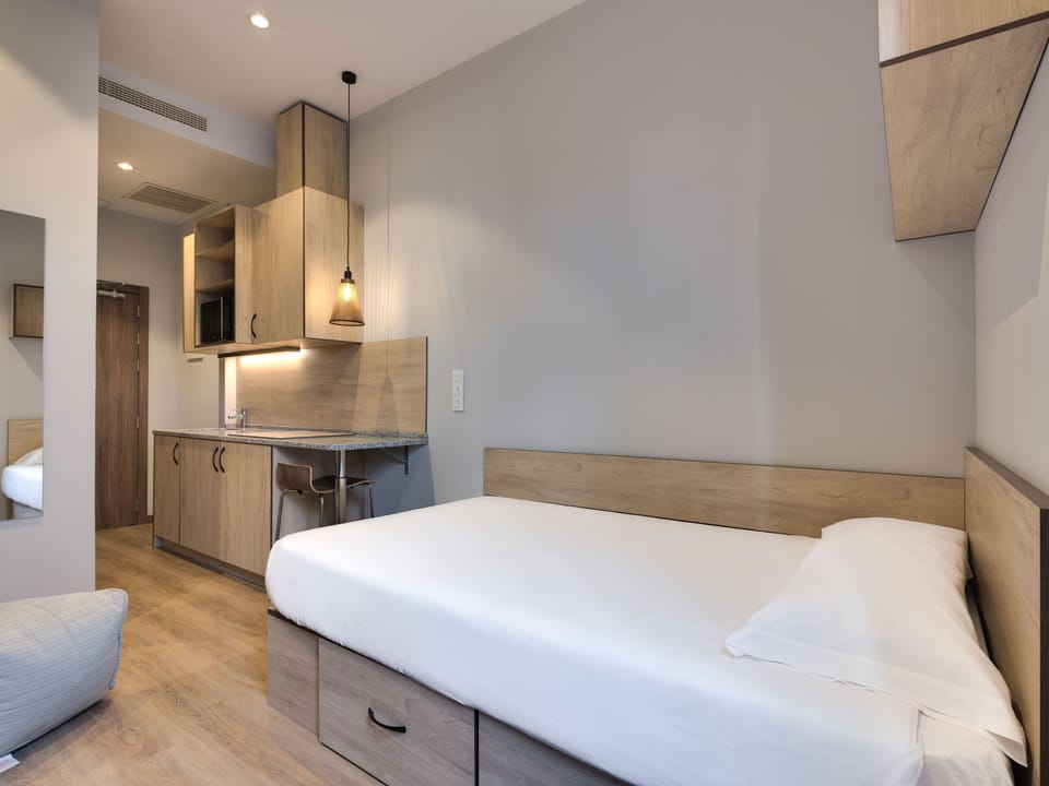 Desk, laptop workspace, free WiFi, bed sheets