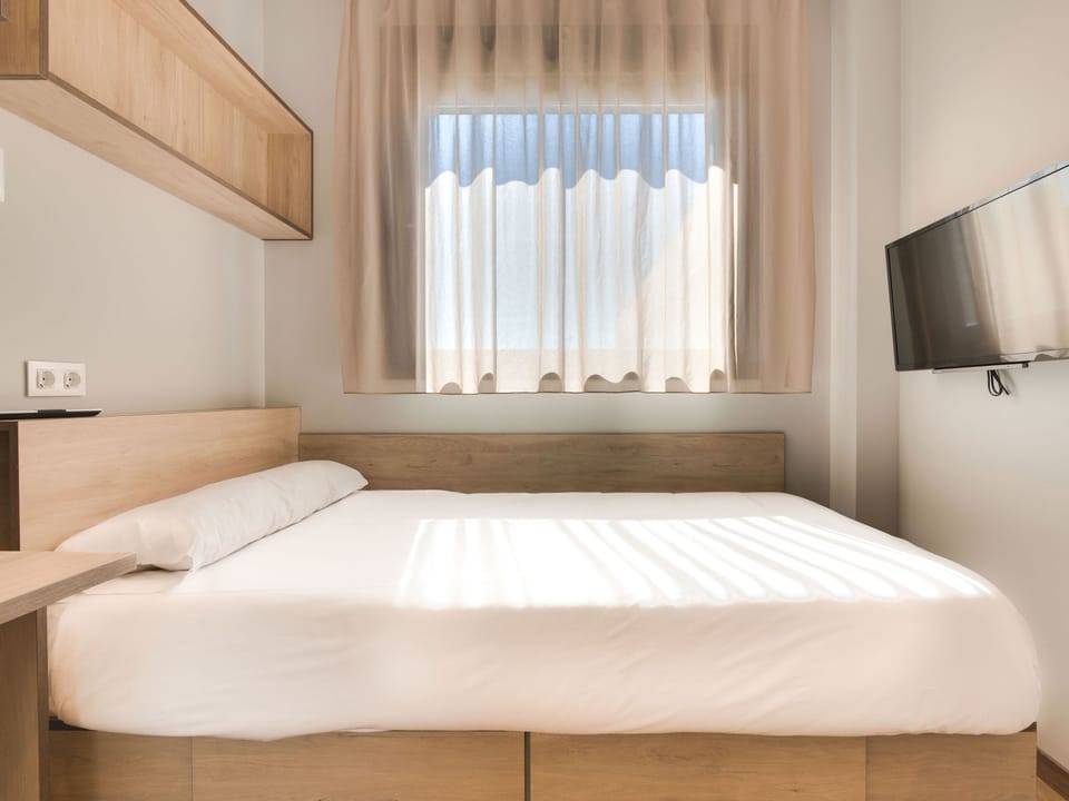 Desk, laptop workspace, free WiFi, bed sheets