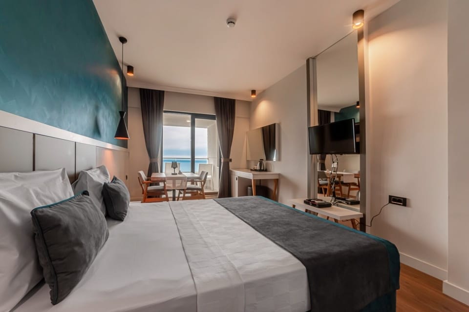 Elite Room, Sea View | Minibar, in-room safe, desk, laptop workspace